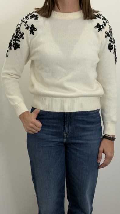 Maglione ricamato spalla