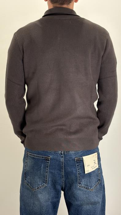 Maglia con collo zip a imbuto