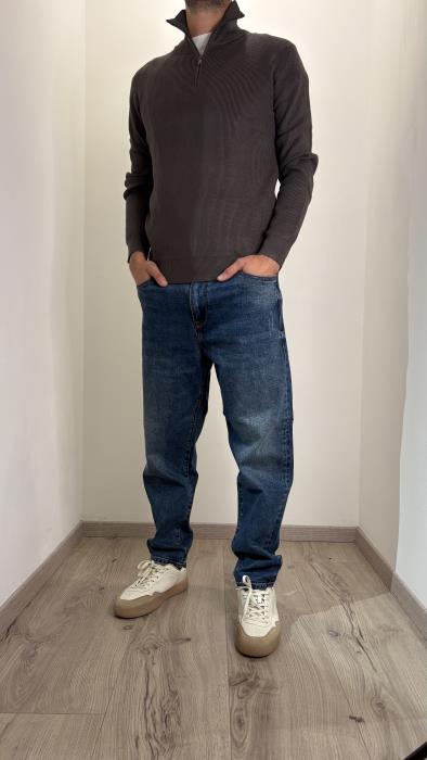 Maglia con collo zip a imbuto