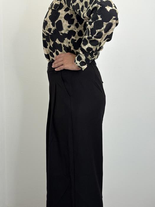 Pantaloni neri a gamba larga con taschino