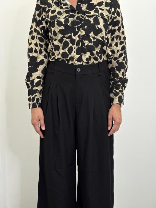 Pantaloni neri a gamba larga con taschino