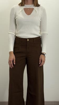 Maglia a costine con scollo cut-out